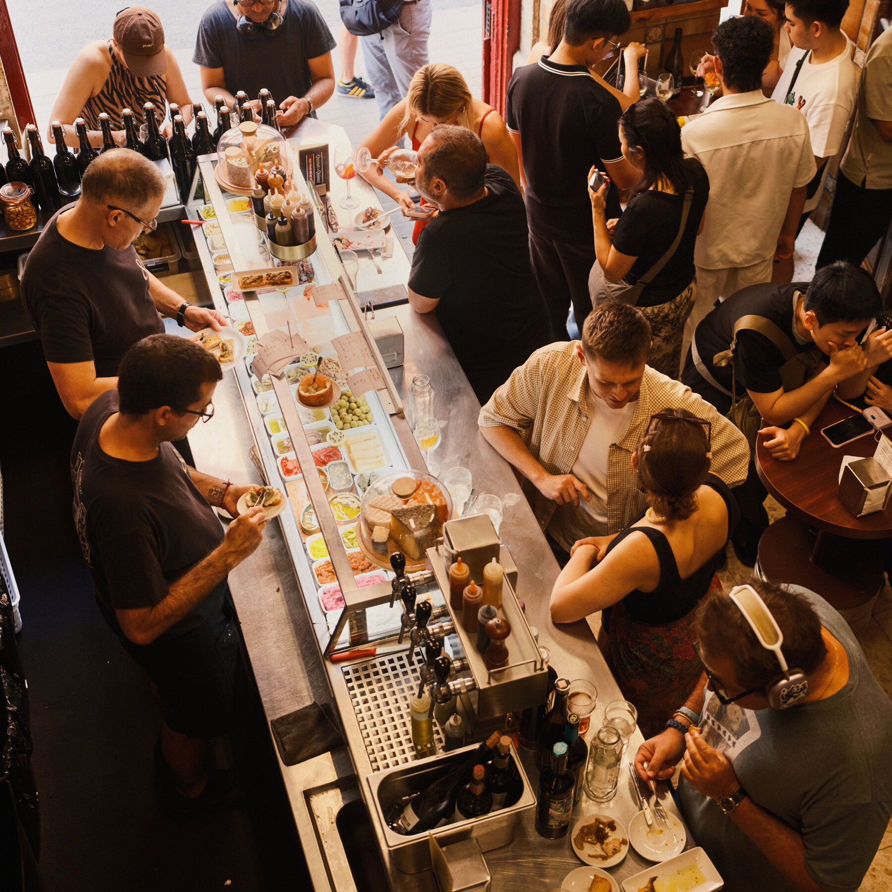 Discovering the Traditional Bodegas and Vermut Culture in Barcelona
