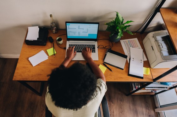 7 desk gadgets designed to improve your daily workday experience
