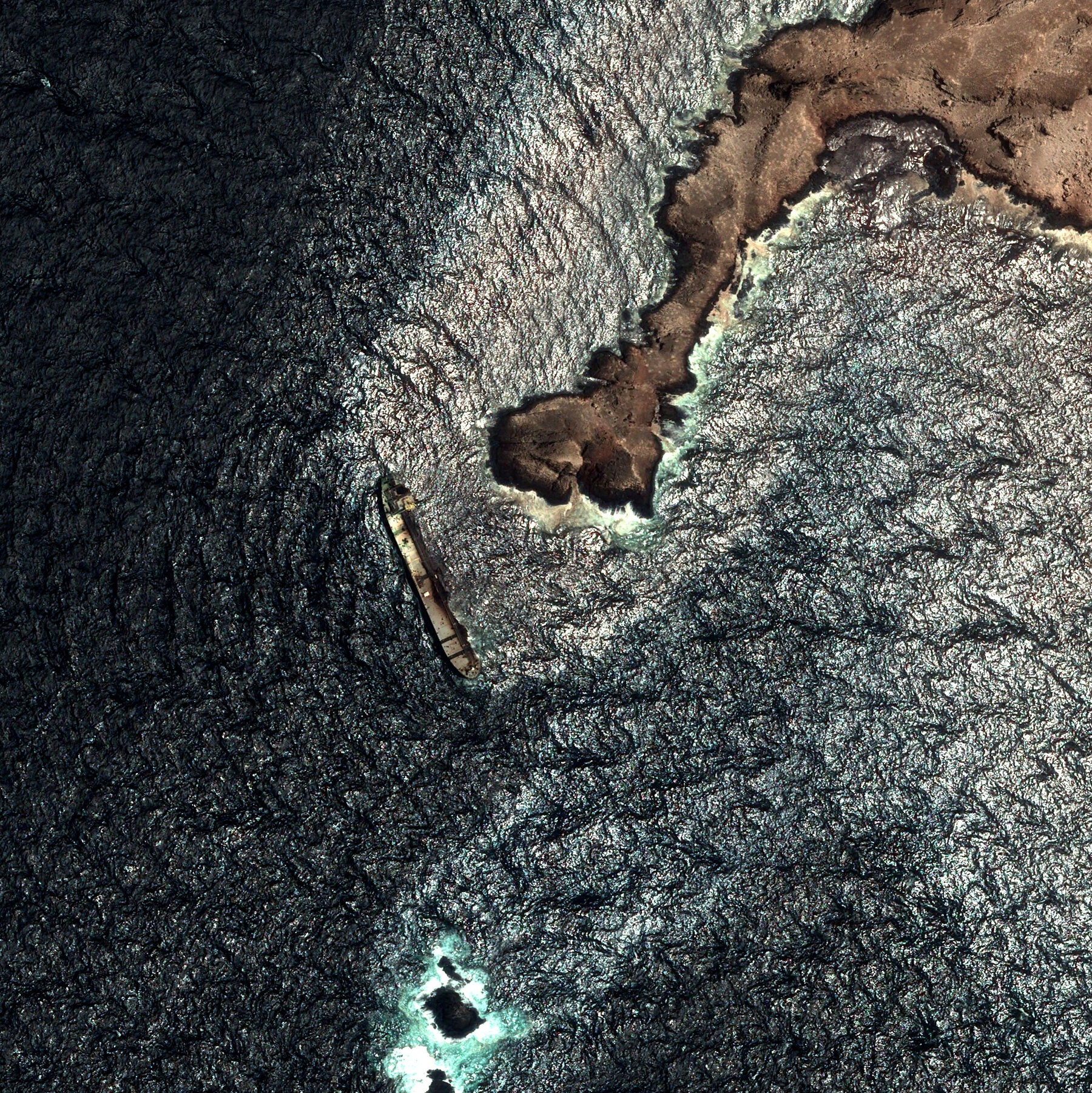 Surge of Dark Oil Tankers in Gulf Escalates Collision and Spill Risks
