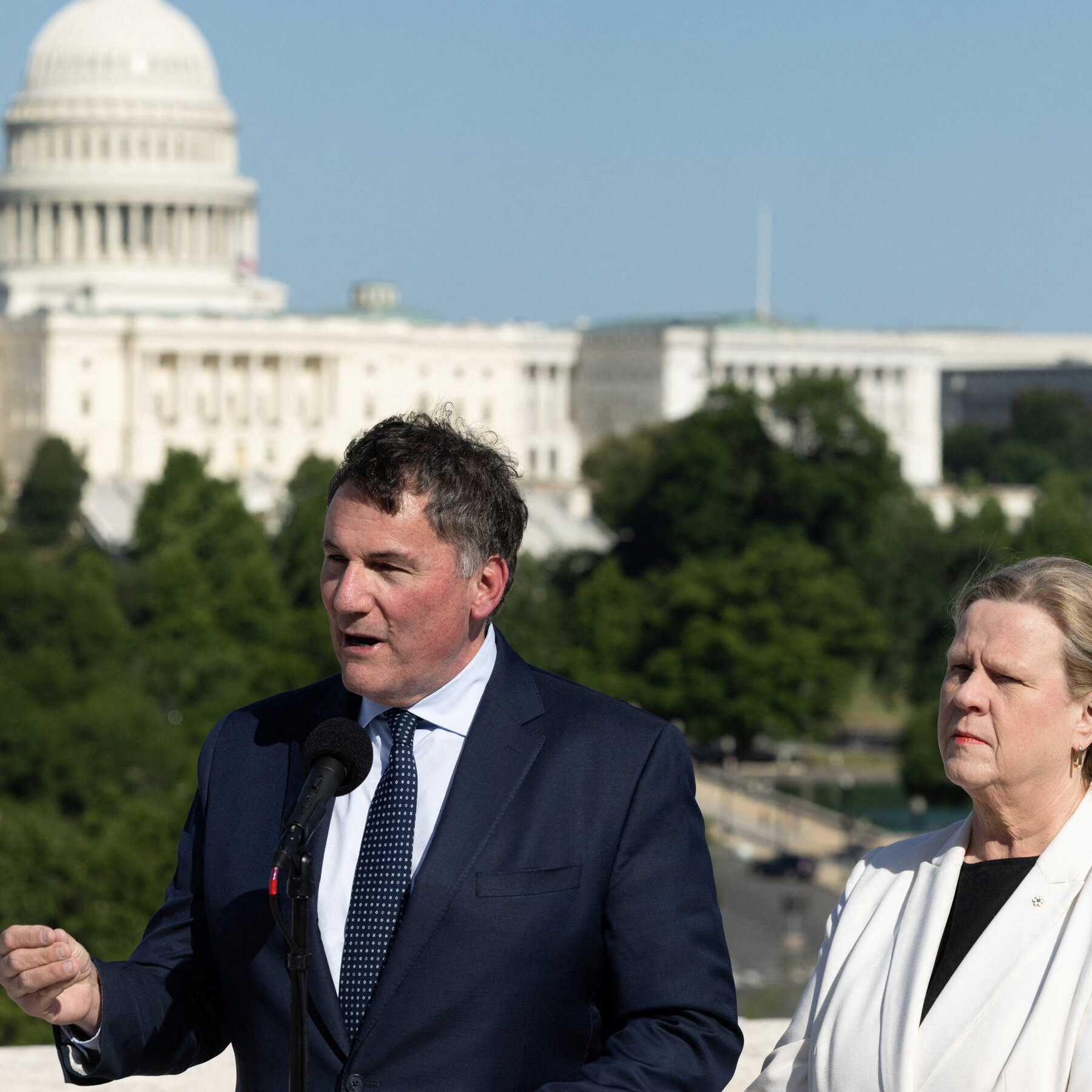 Canada and United States Locked in Escalating Tariff Conflict