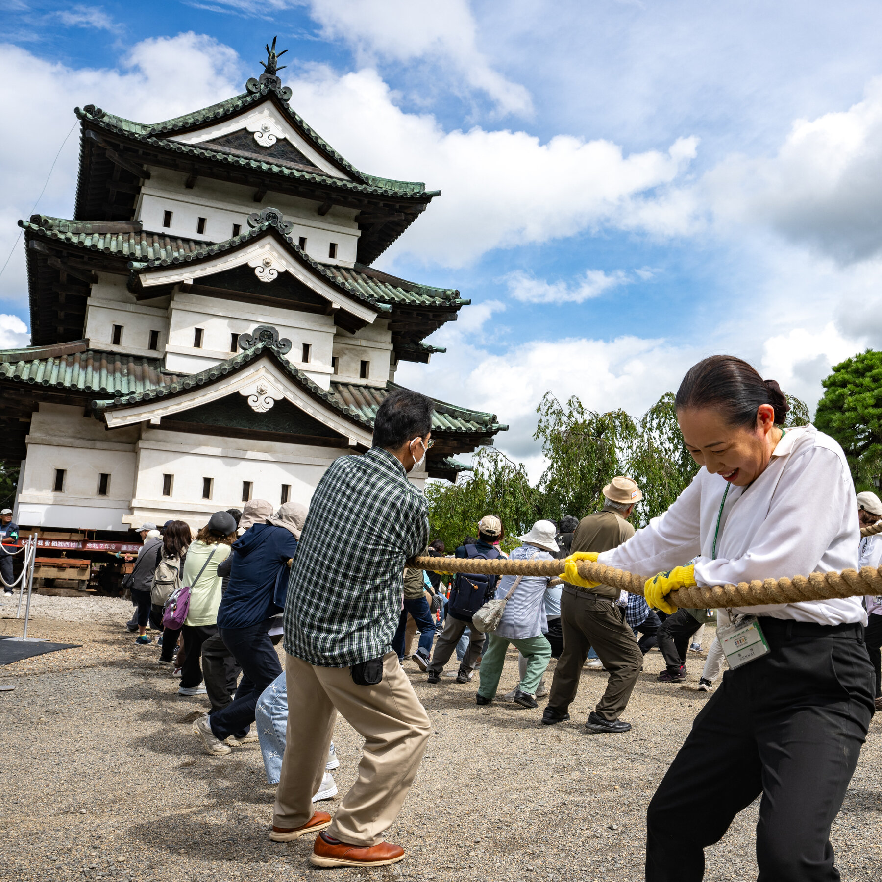Thousands Unite in Japan to Move Historic Hirosaki Castle by Hand Using Traditional Hikiya Methods