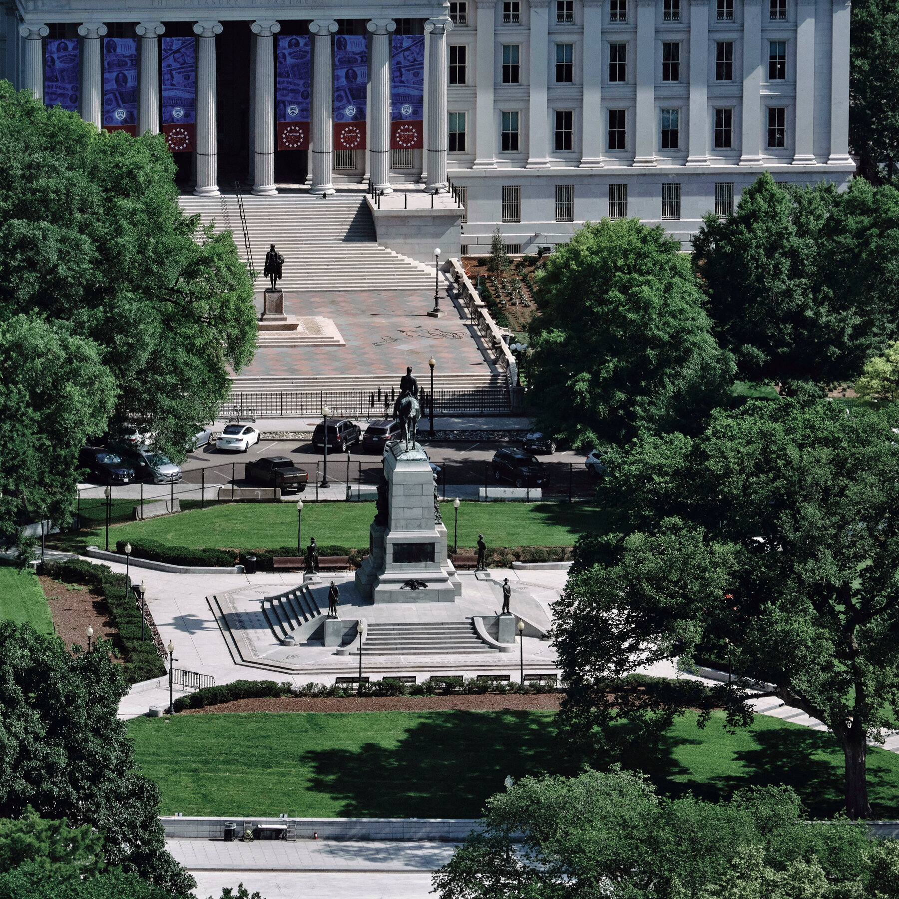 Federal Panel Advances Proposal for White House Visitor Screening Center