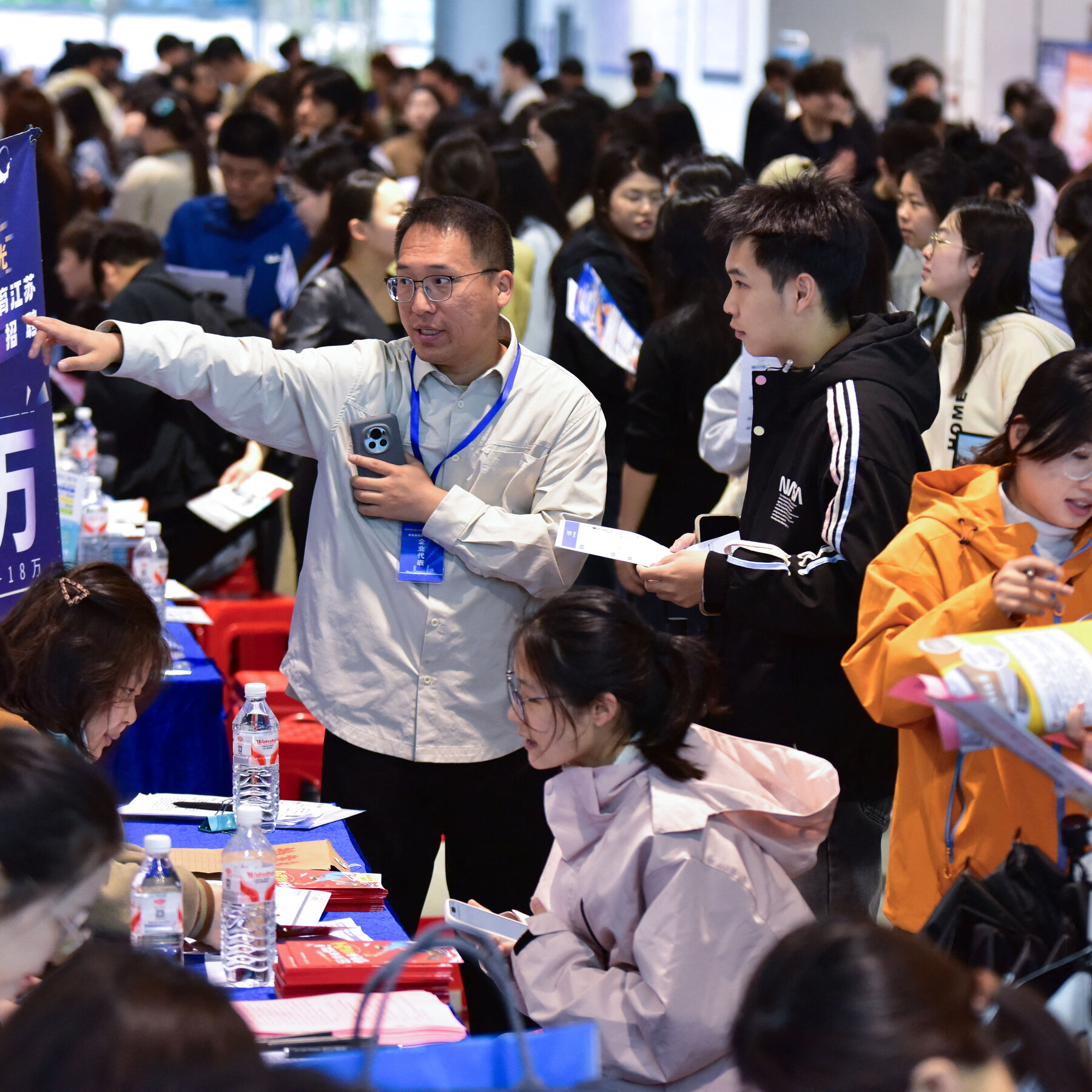 China's New Graduates Face a Dire Job Market and Technological Shift