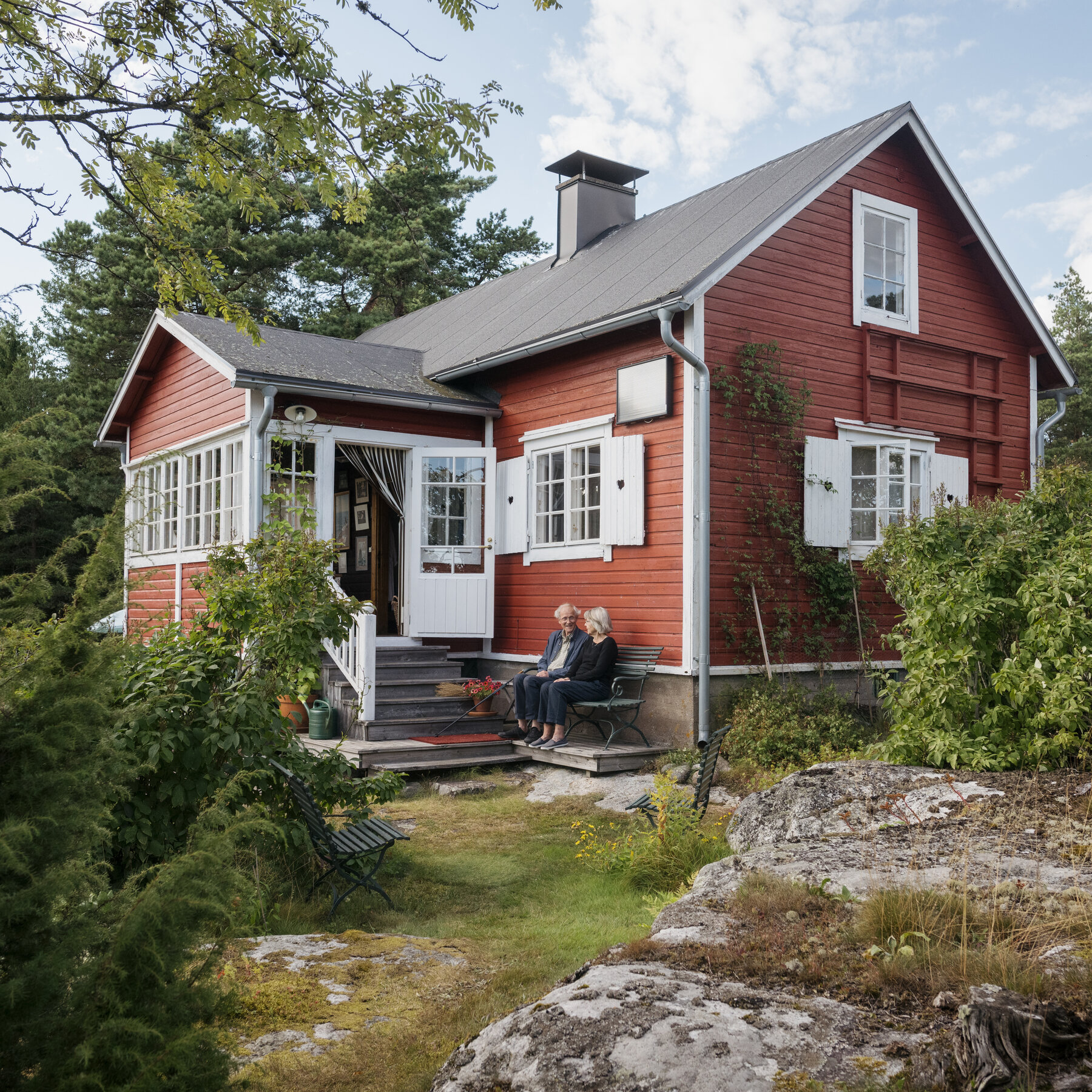 Tom Simons Creates Moss and Lichen Garden in Finland